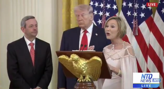 "트럼프, 예수와 같은 고난”…백악관 부활절 행사서 낯뜨거운 '트비어천가' | 인스티즈