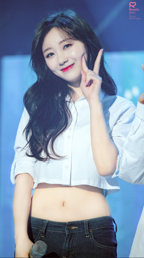 나름 과감하게 바뀌고 있는 러블리즈 수정이의 의상변화.jpgif | 인스티즈