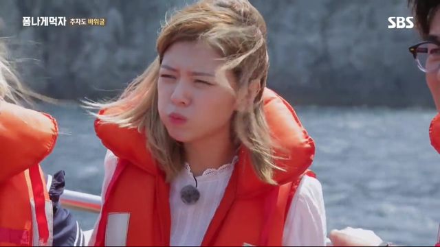 추자도 바위굴 먹는 트와이스 정연X다현.jpg | 인스티즈