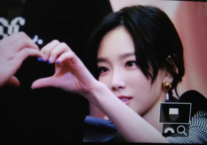 태연 팬싸인회에서 손 덜덜 떠는 팬 | 인스티즈