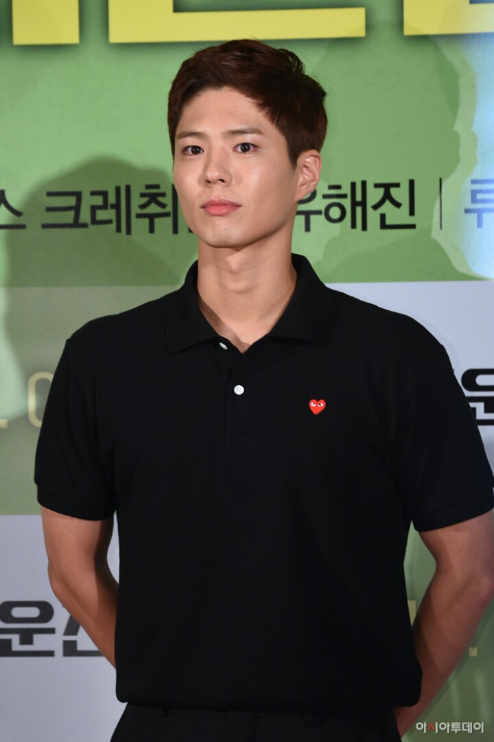 박보검 최근 벌크업 중인 듯한 몸.JPG | 인스티즈