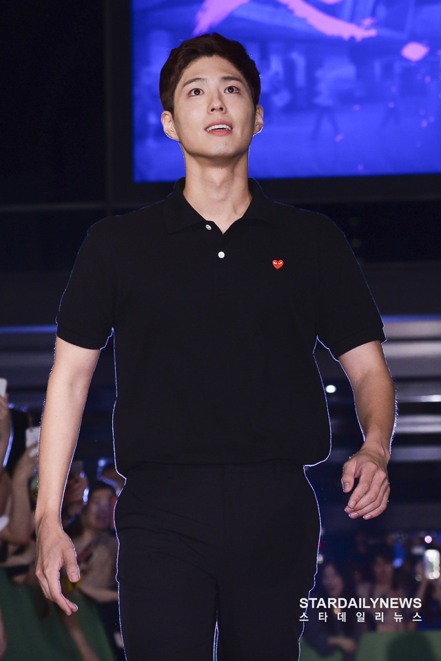 박보검 최근 벌크업 중인 듯한 몸.JPG | 인스티즈