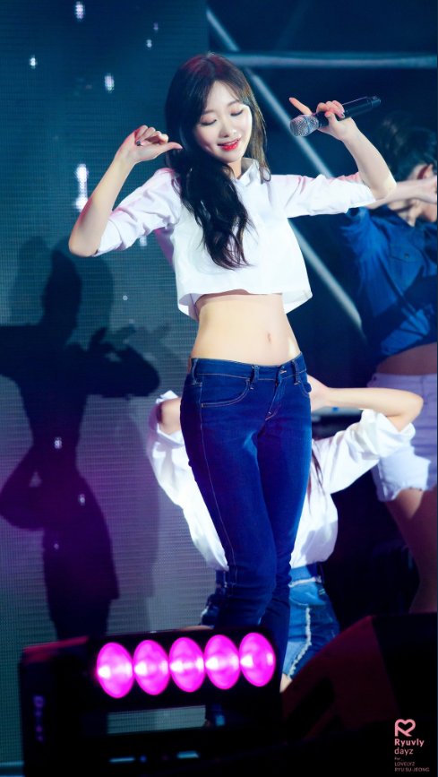 나름 과감하게 바뀌고 있는 러블리즈 수정이의 의상변화.jpgif | 인스티즈