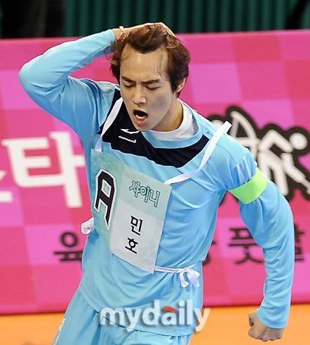 샤이니 민호 이마 전후.jpg | 인스티즈