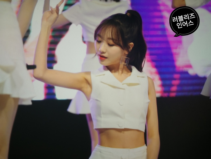 나름 과감하게 바뀌고 있는 러블리즈 수정이의 의상변화.jpgif | 인스티즈