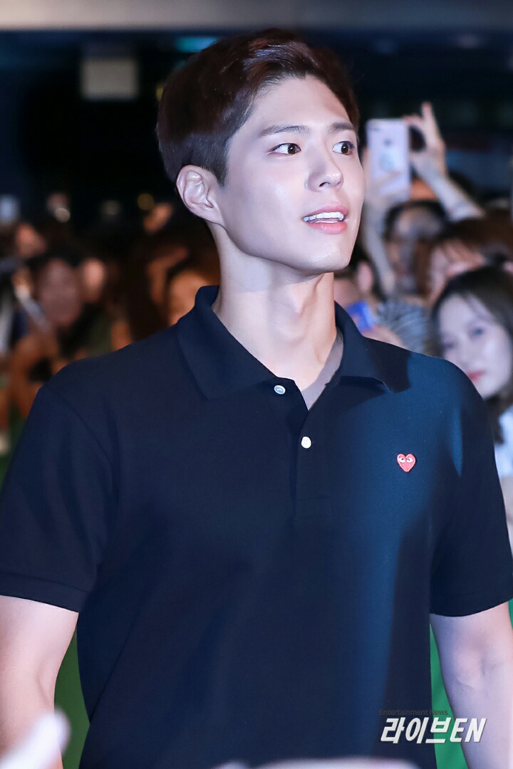 박보검 최근 벌크업 중인 듯한 몸.JPG | 인스티즈