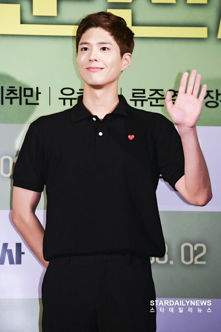 박보검 최근 벌크업 중인 듯한 몸.JPG | 인스티즈
