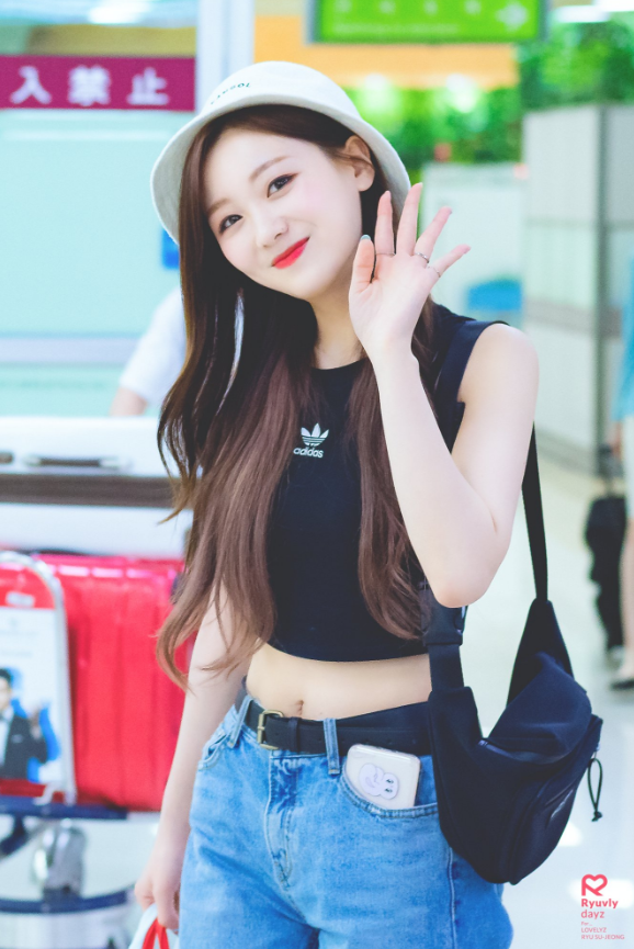 나름 과감하게 바뀌고 있는 러블리즈 수정이의 의상변화.jpgif | 인스티즈