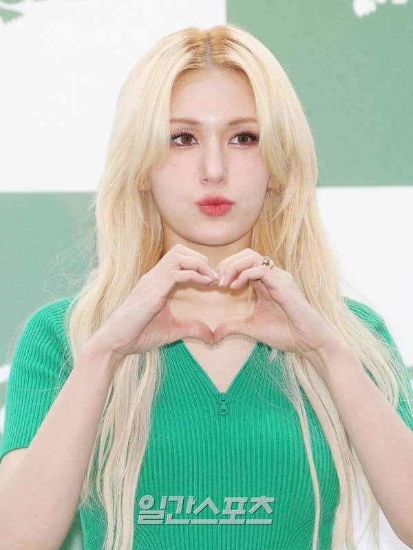 초록색 원피스 입은 전소미 몸매 근황 .gif | 인스티즈