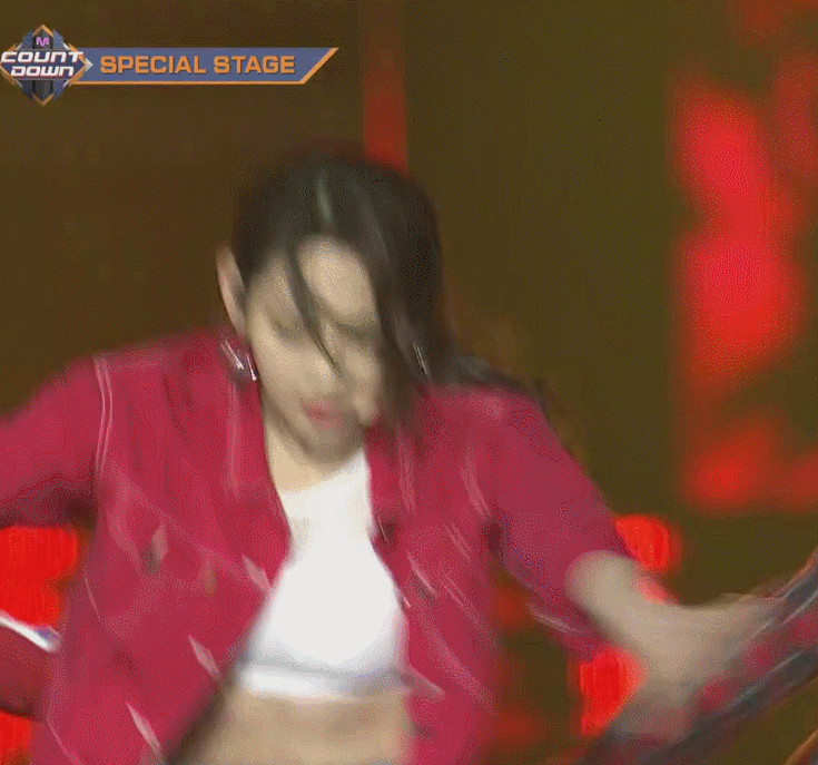 복근 보이기 시작한 강미나.gif | 인스티즈