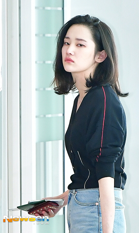 오늘자 울면서 출국하는 전종서 | 인스티즈