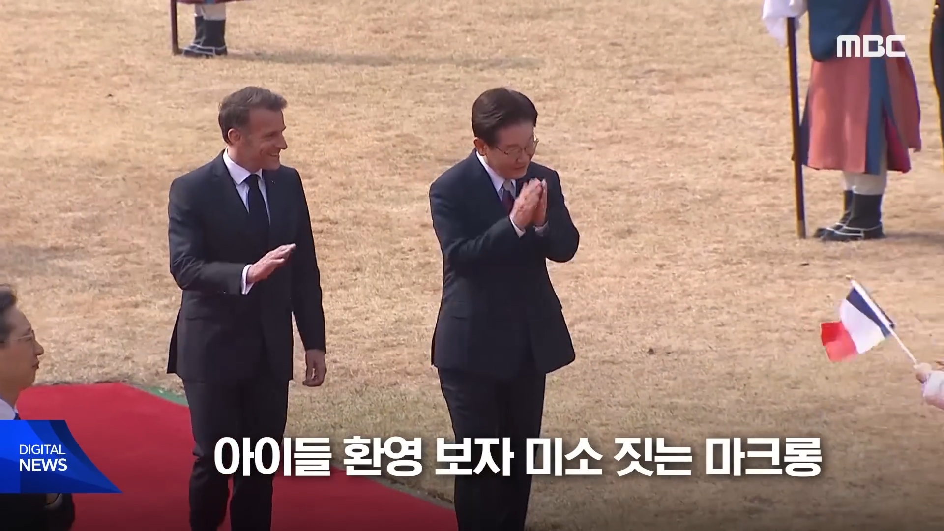 다시 돌아온 청와대에서 하는 프랑스 마크롱 방한 환영식 | 인스티즈