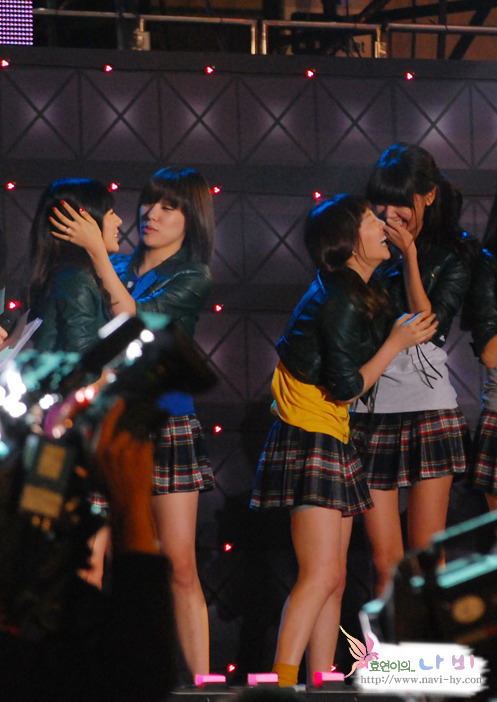 소시 멤버들이 써니 귀 막아주는 이유 | 인스티즈