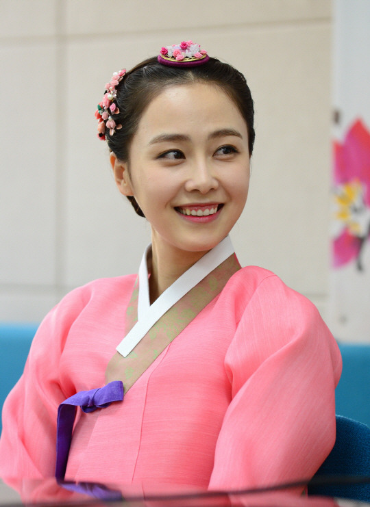 미모, 몸매, 분위기 다 가진 홍수현 | 인스티즈