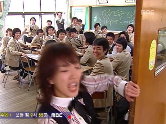 [거침없이하이킥] 학생들 제압하려다가 망신만 당하는 서선생ㅋㅋㅋㅋㅋ.jpg | 인스티즈