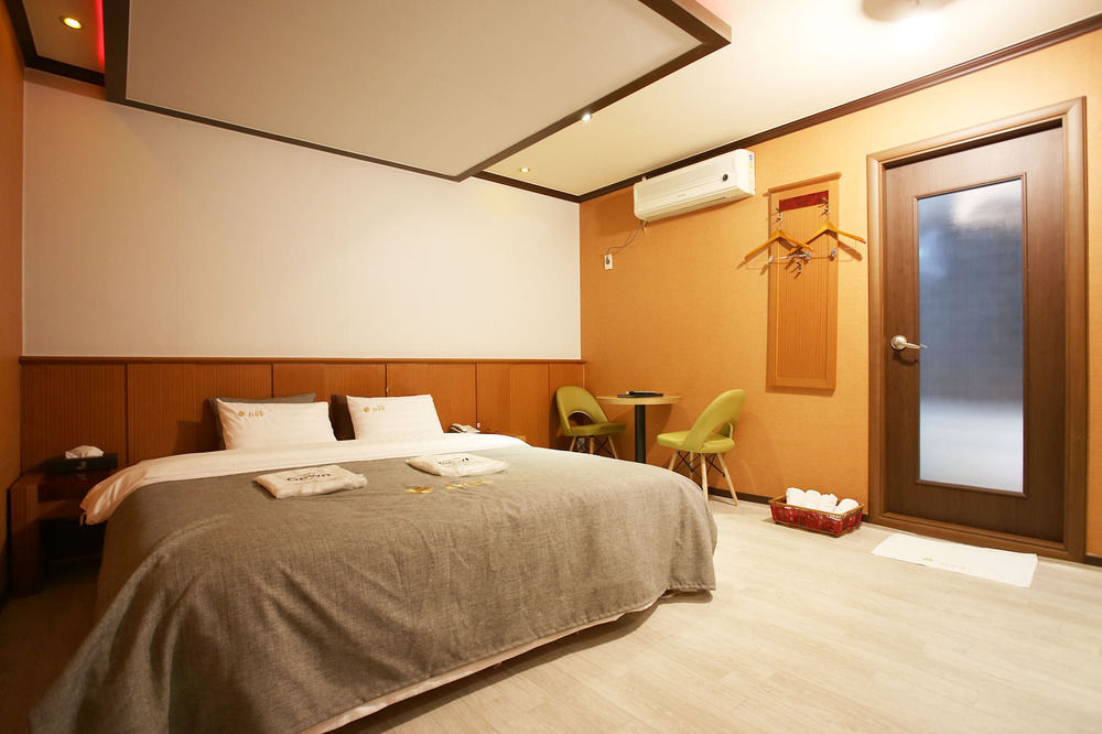 모텔가서 혹시 몰카 설치되어 있는 거 아니야? 의심해 본 적 있다 VS 없다 | 인스티즈