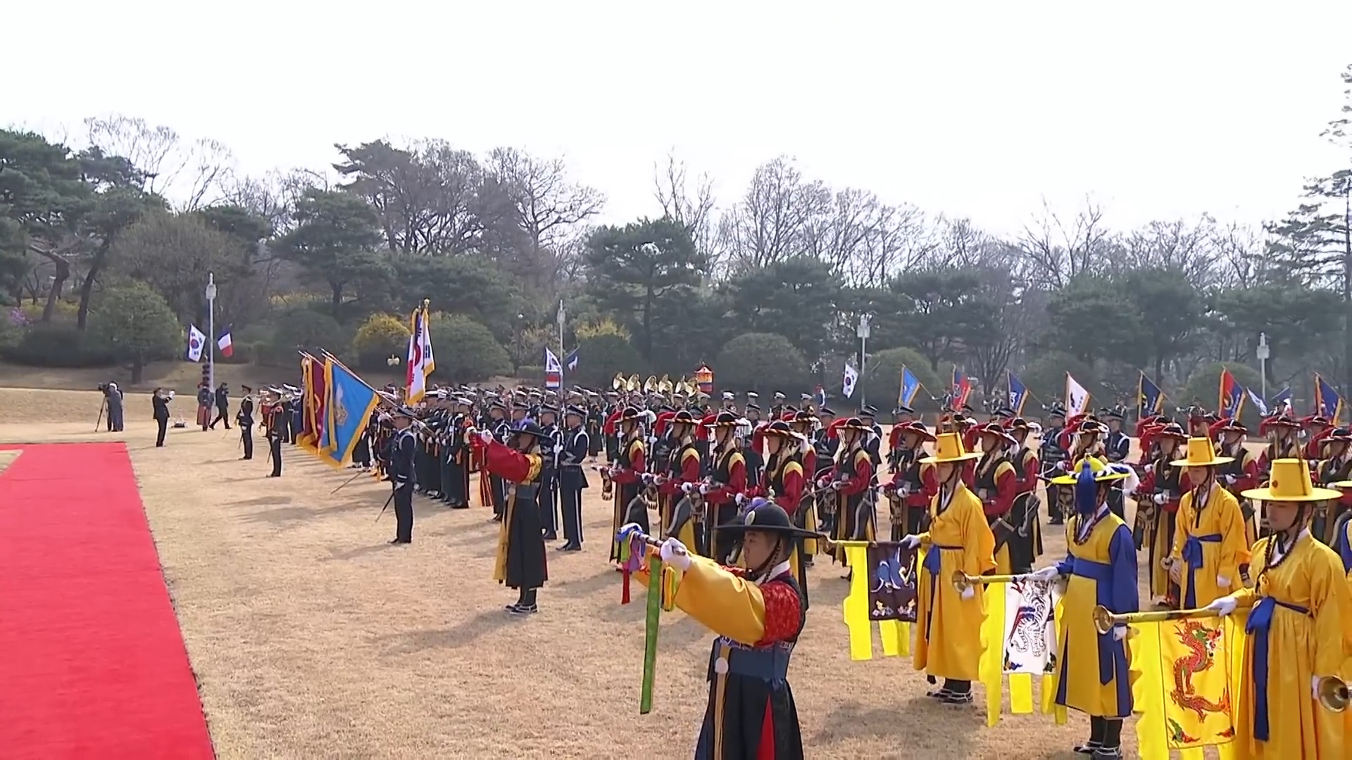 다시 돌아온 청와대에서 하는 프랑스 마크롱 방한 환영식 | 인스티즈