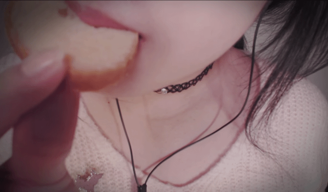 컨셉이 너무 노골적이라 호불호 갈리는 ASMR 유튜버.jpg | 인스티즈