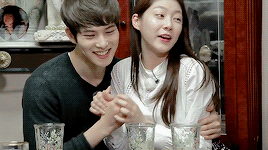 우결 안보는 사람이 보면 놀라는 스킨십이 제일 많았던 세커플.gif | 인스티즈