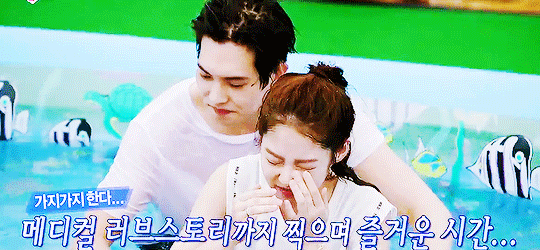 우결 안보는 사람이 보면 놀라는 스킨십이 제일 많았던 세커플.gif | 인스티즈
