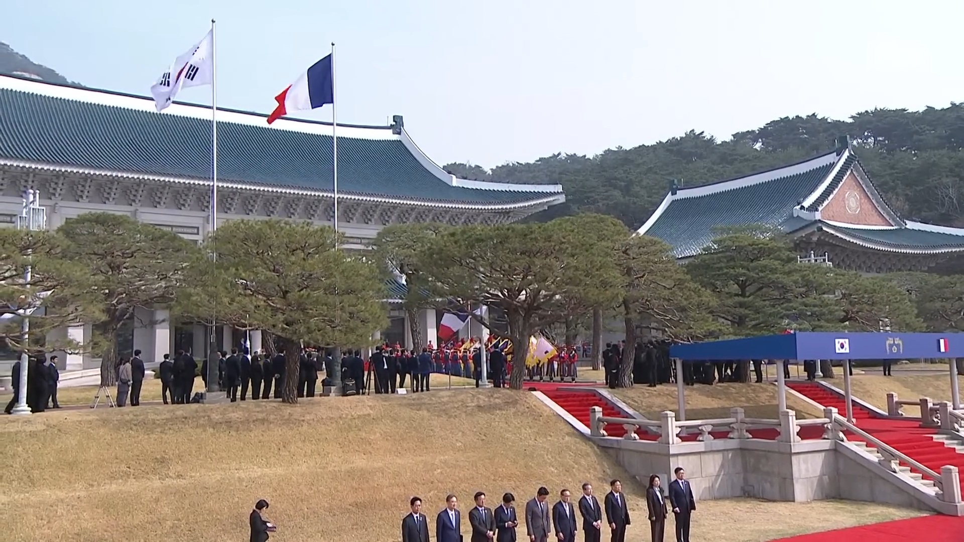 다시 돌아온 청와대에서 하는 프랑스 마크롱 방한 환영식 | 인스티즈