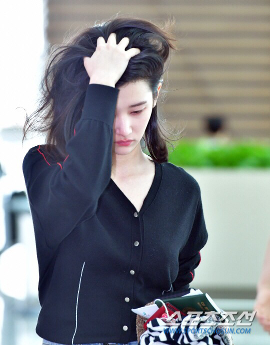 오늘자 울면서 출국하는 전종서 | 인스티즈