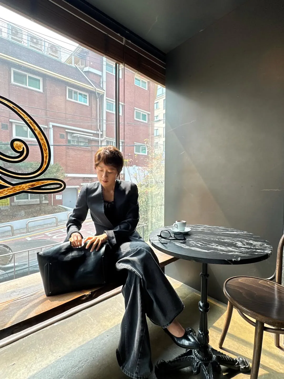 숏컷한 김희애 | 인스티즈