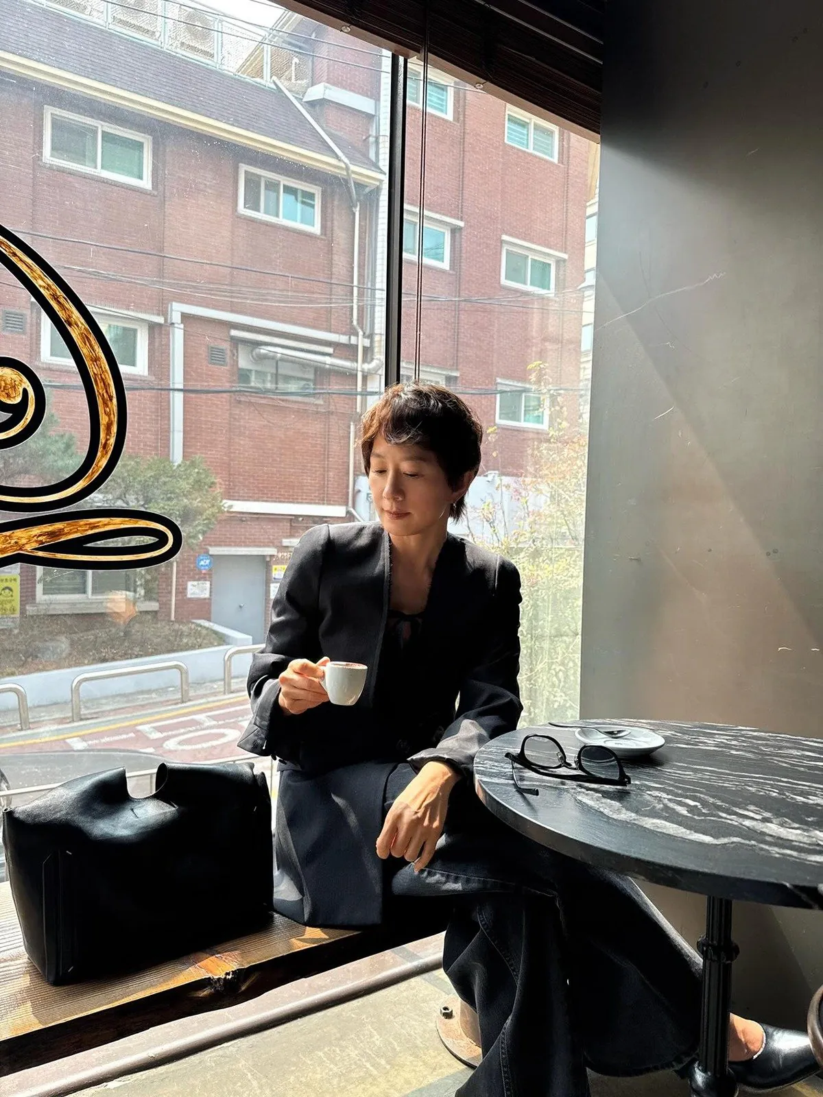 숏컷한 김희애 | 인스티즈