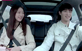 우결 안보는 사람이 보면 놀라는 스킨십이 제일 많았던 세커플.gif | 인스티즈