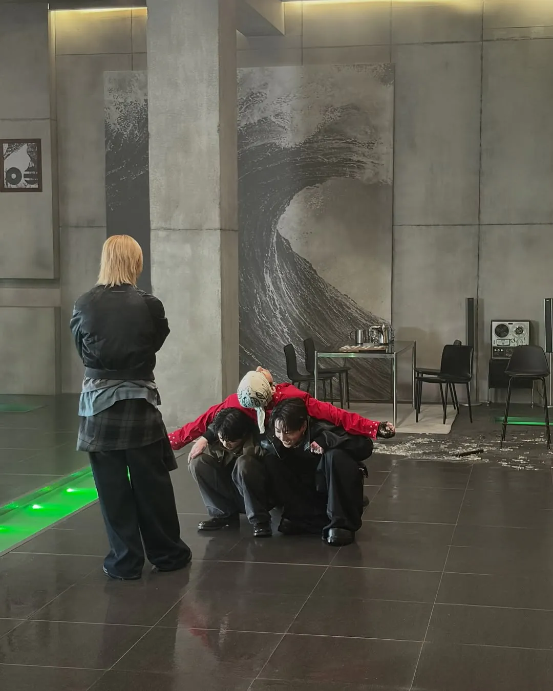 인스타에 (뮤비 촬영용)수염 사진 잔뜩 올린 BTS 뷔 | 인스티즈