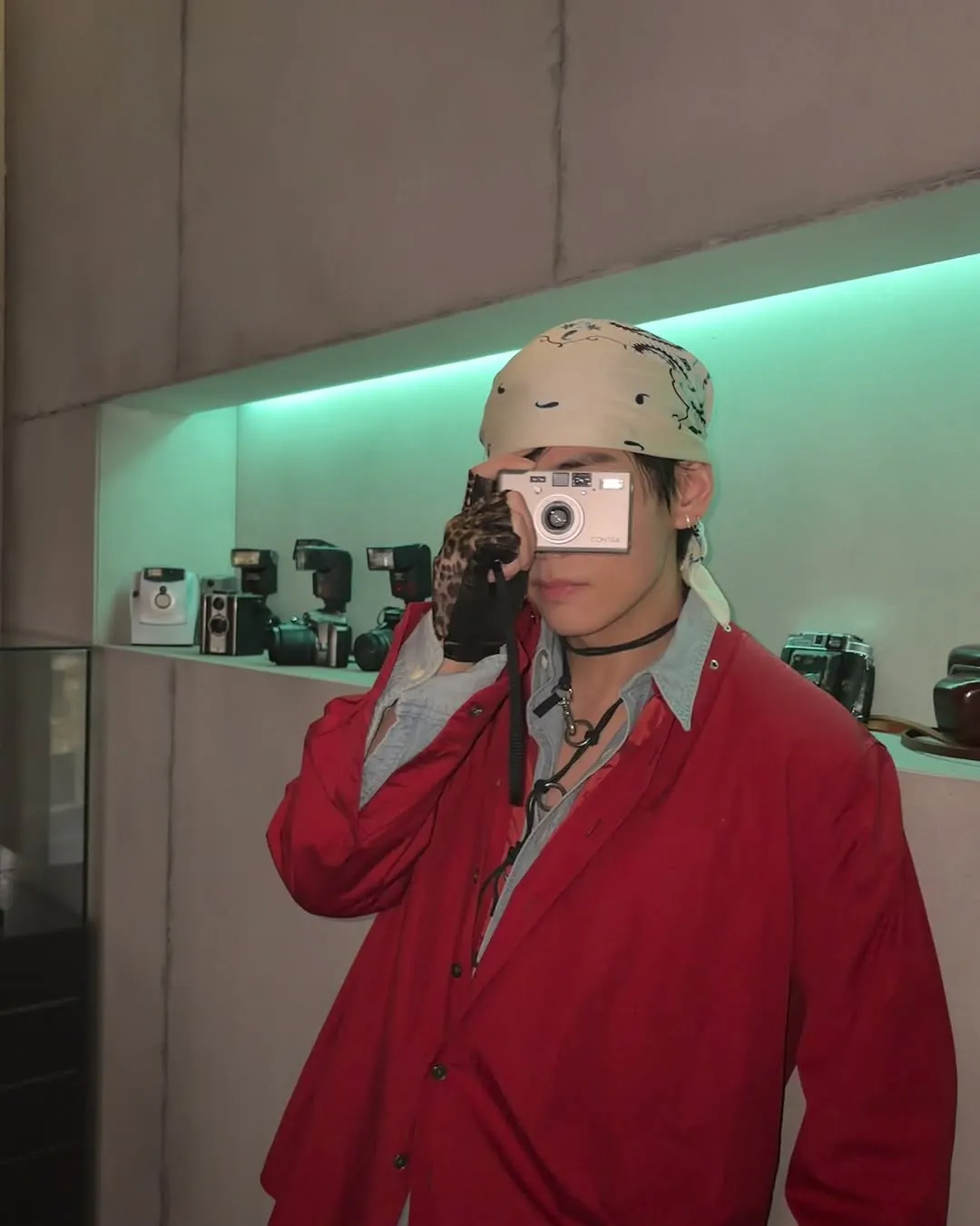 인스타에 (뮤비 촬영용)수염 사진 잔뜩 올린 BTS 뷔 | 인스티즈