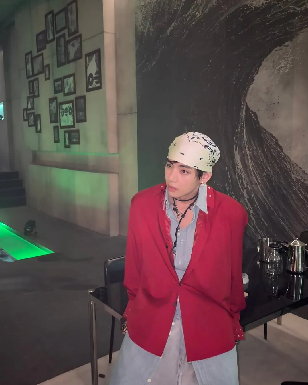 인스타에 (뮤비 촬영용)수염 사진 잔뜩 올린 BTS 뷔 | 인스티즈