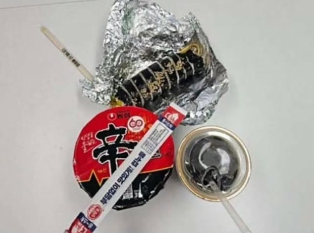 김밥이랑 라면 먹는데 너무 초라해 보여서 지피티한테 불쌍해 보이지 않게 만들어 달라고 했어 | 인스티즈