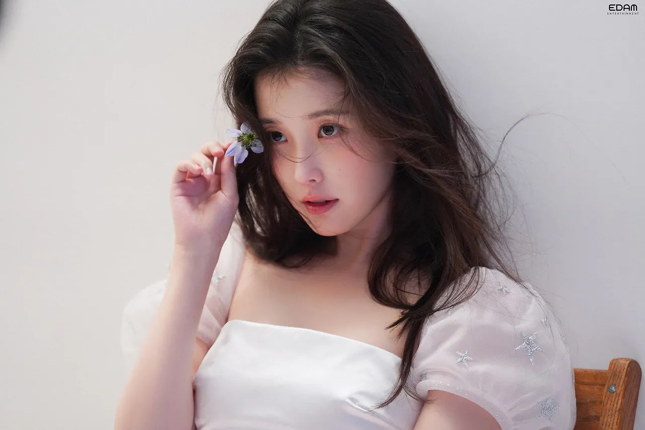 아이유 엘르 화보 촬영 비하인드컷 | 인스티즈