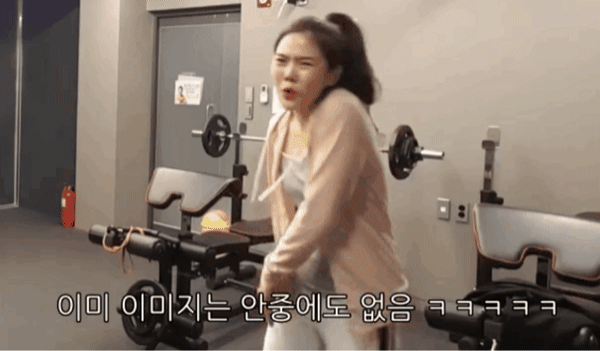 오마이걸 현재 팀 분위기 형성에 가장 큰 기여를 했다고 생각하는 멤버.gif | 인스티즈