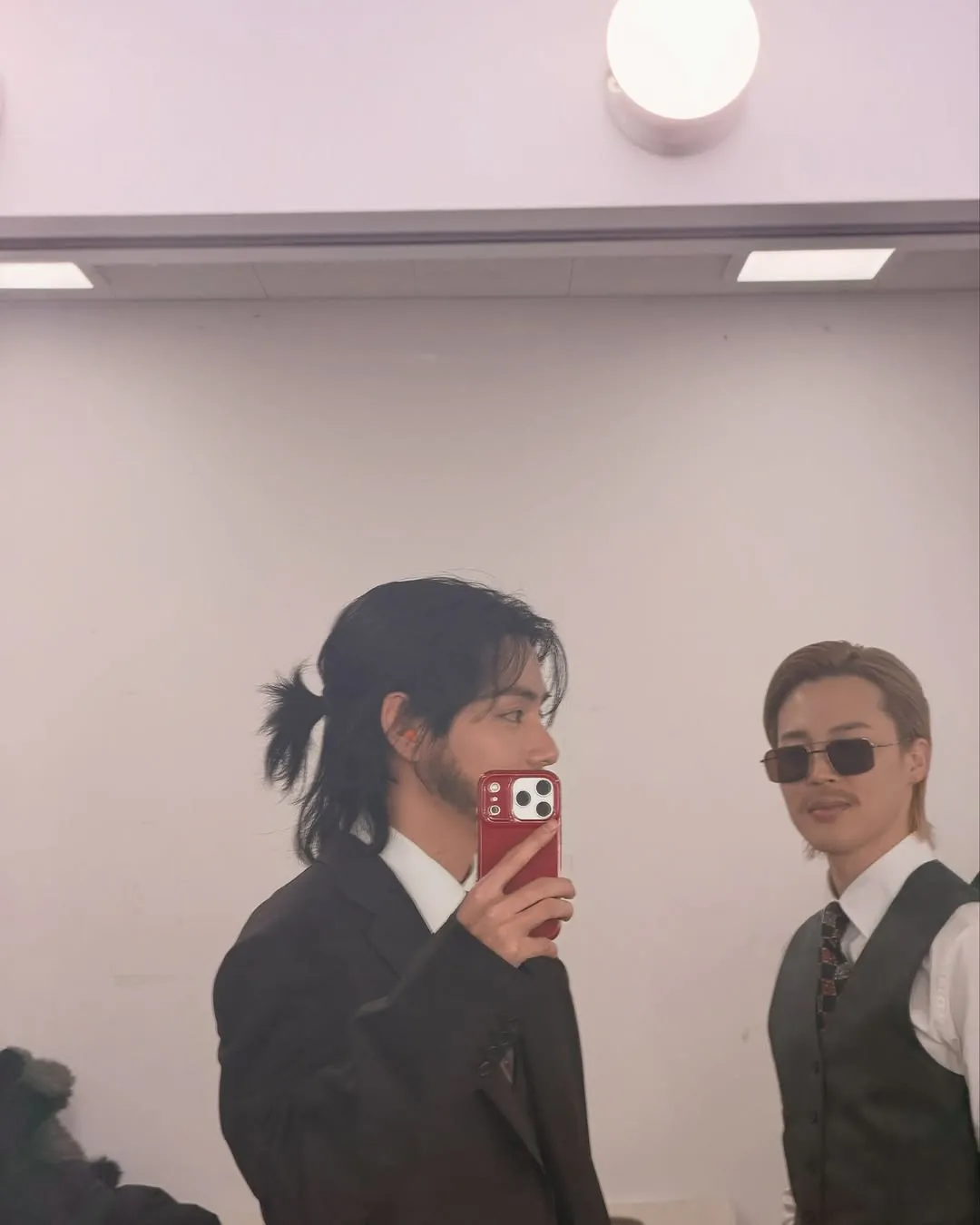 인스타에 (뮤비 촬영용)수염 사진 잔뜩 올린 BTS 뷔 | 인스티즈