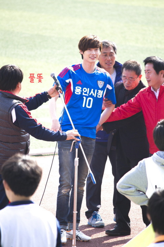 카메라보다 실물로 봐야 개지리는 남자 배우 | 인스티즈