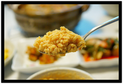 어릴때 먹던음식 '콩가루(혹은 미숫가루)+설탕+밥' 비벼먹기.jpg | 인스티즈