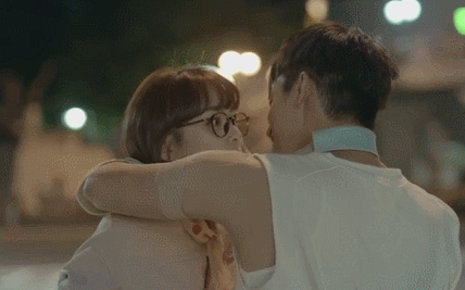 연애 시작 후 연상 여친 이뻐서 주체안되는 연하.gif | 인스티즈