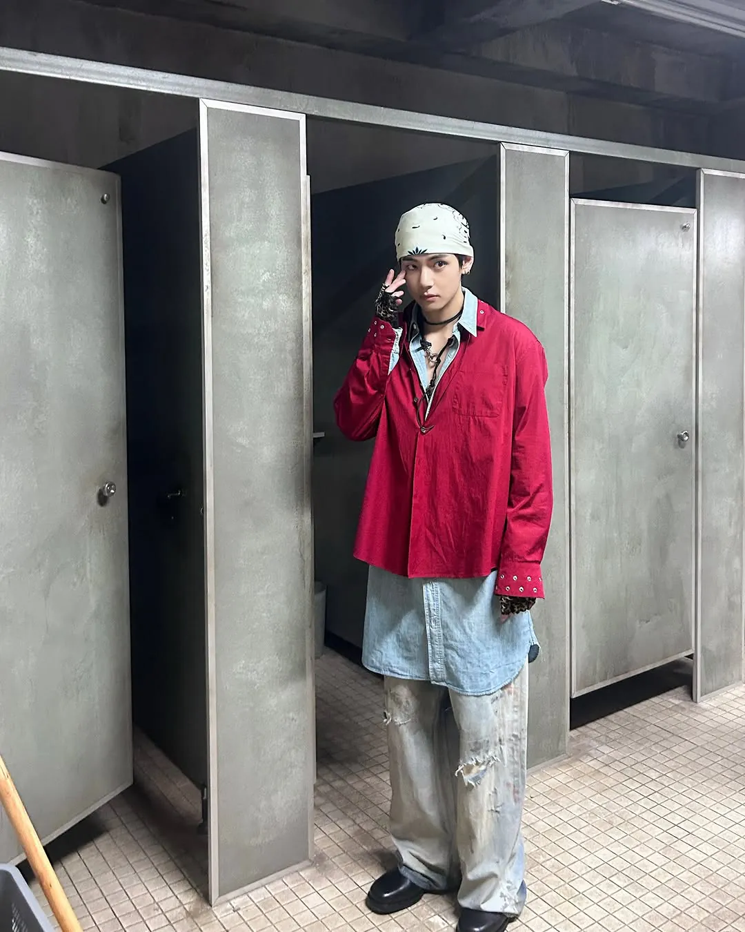 인스타에 (뮤비 촬영용)수염 사진 잔뜩 올린 BTS 뷔 | 인스티즈