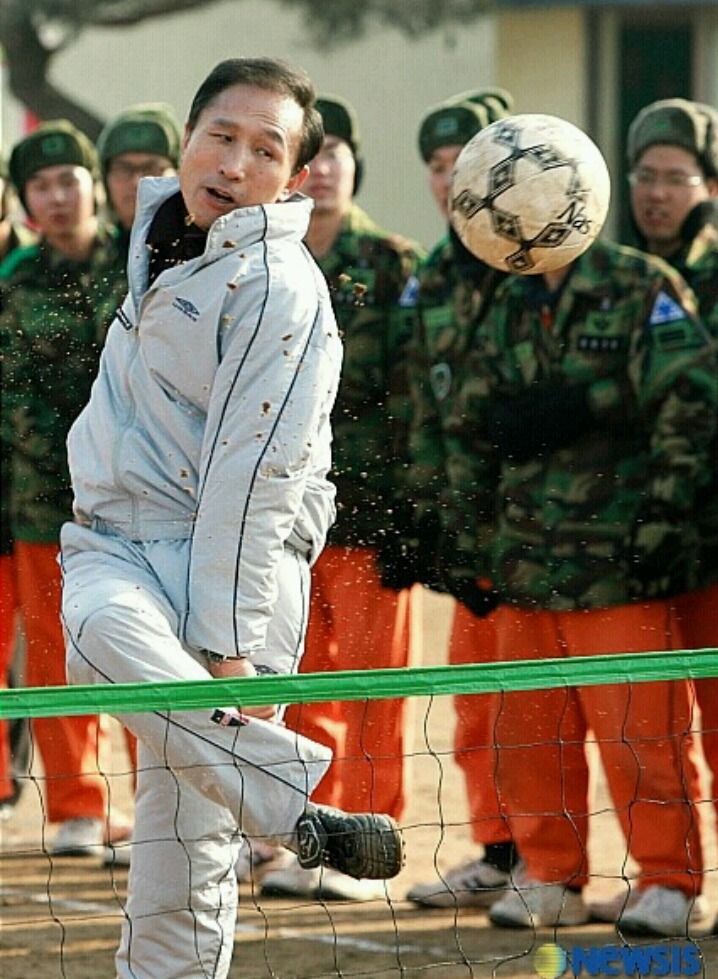 각박한 삶 속 소소한 웃음을 주는 정치인 짤 모음집 | 인스티즈