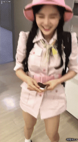오마이걸 현재 팀 분위기 형성에 가장 큰 기여를 했다고 생각하는 멤버.gif | 인스티즈