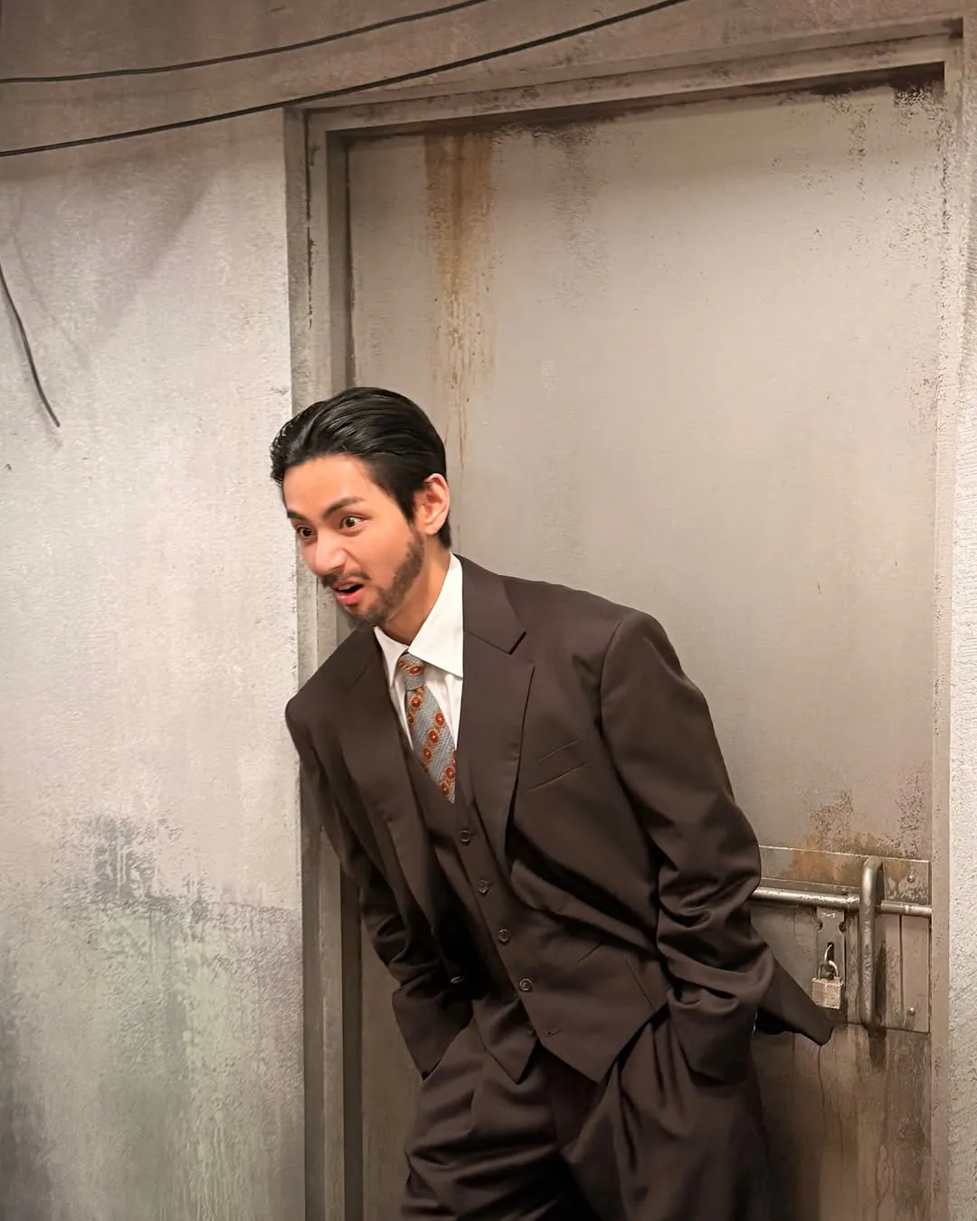 인스타에 (뮤비 촬영용)수염 사진 잔뜩 올린 BTS 뷔 | 인스티즈