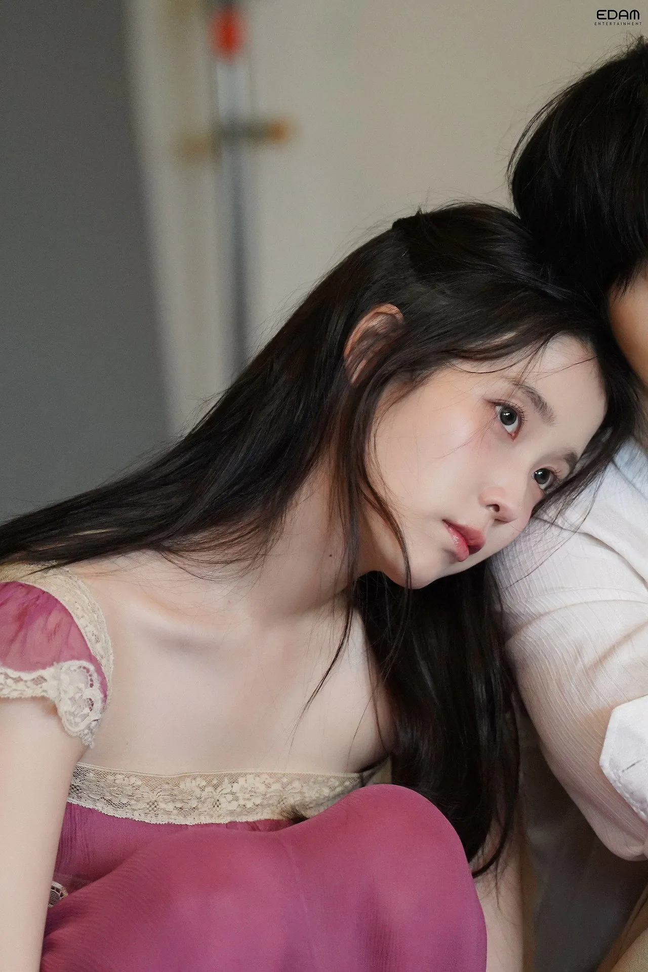 아이유 엘르 화보 촬영 비하인드컷 | 인스티즈