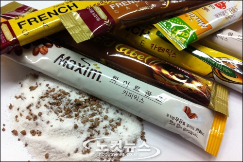 의외로 우유나 물에 타먹는것보다 그냥 가루채 먹는걸 좋아하는 사람도 있음 | 인스티즈