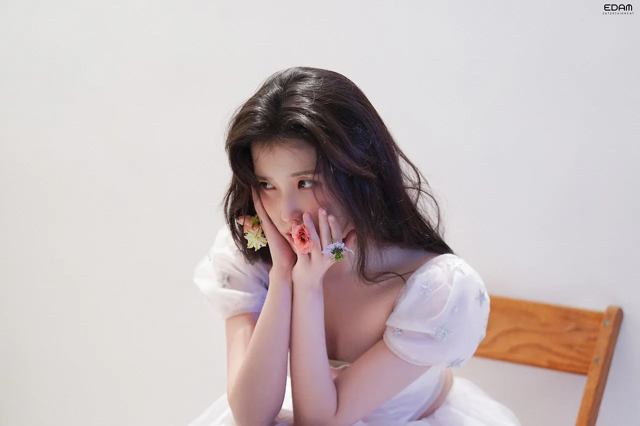 아이유 엘르 화보 촬영 비하인드컷 | 인스티즈