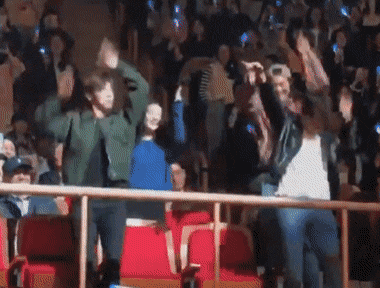 오늘자 슈주콘에서 무아지경으로 춤추는 동방신기 아이린 수호 | 인스티즈