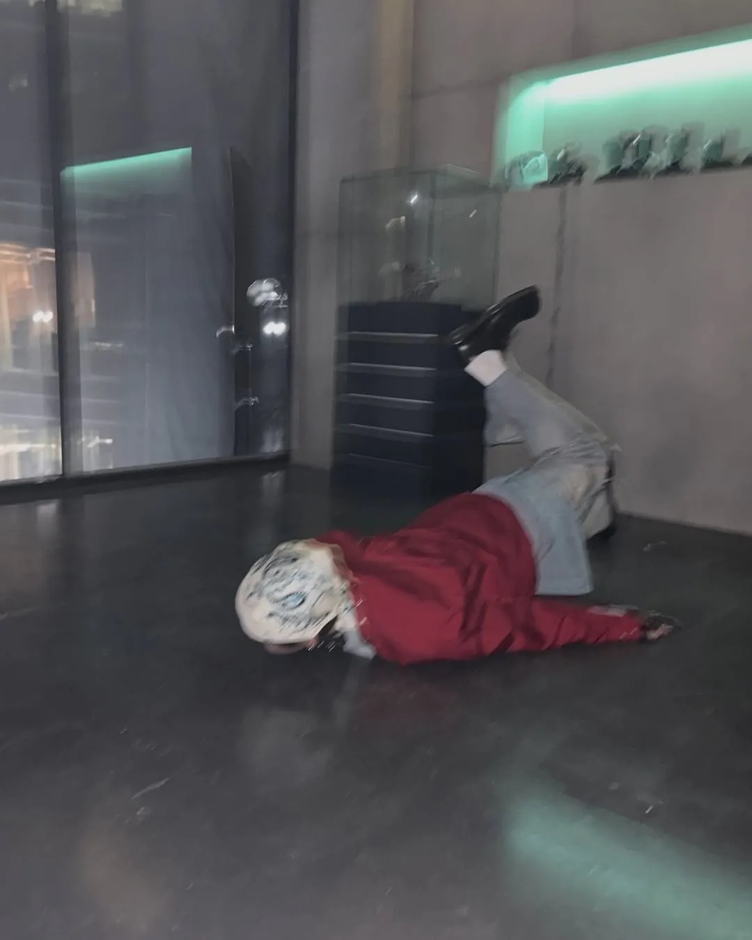 인스타에 (뮤비 촬영용)수염 사진 잔뜩 올린 BTS 뷔 | 인스티즈