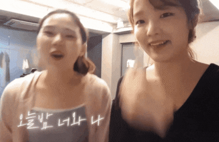 오마이걸 현재 팀 분위기 형성에 가장 큰 기여를 했다고 생각하는 멤버.gif | 인스티즈