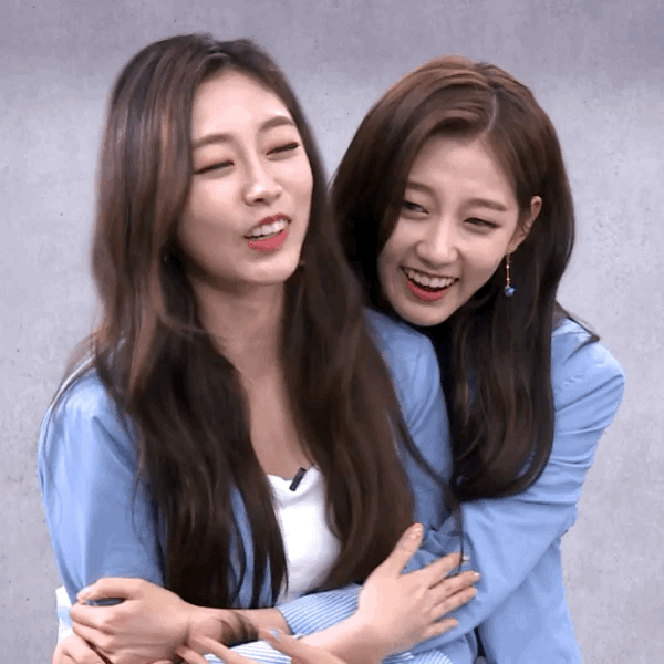 지수의 신형 핸드폰을 실수로 시멘트 바닥에 떨군 러블리즈 막내 예인이.jpg | 인스티즈